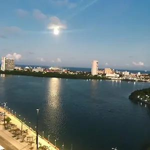 Aconchegante, Otima Localizacao E Vista O Mar , Recife Brasil