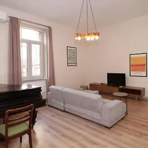 Wehost Near Fabrika , Тбилиси Грузия