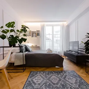https://old-town-premium-queens-apartments.krakowhotelspoland.com